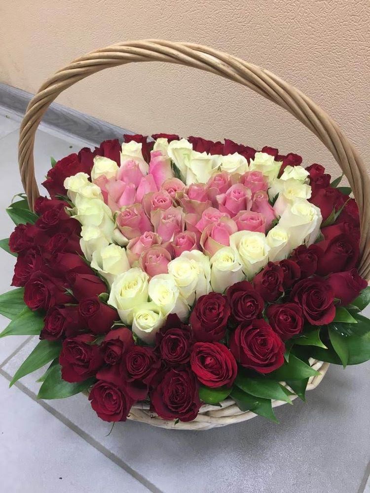 Композиция: сердце из роз в корзине, Эквадор, 60см, 101 роза